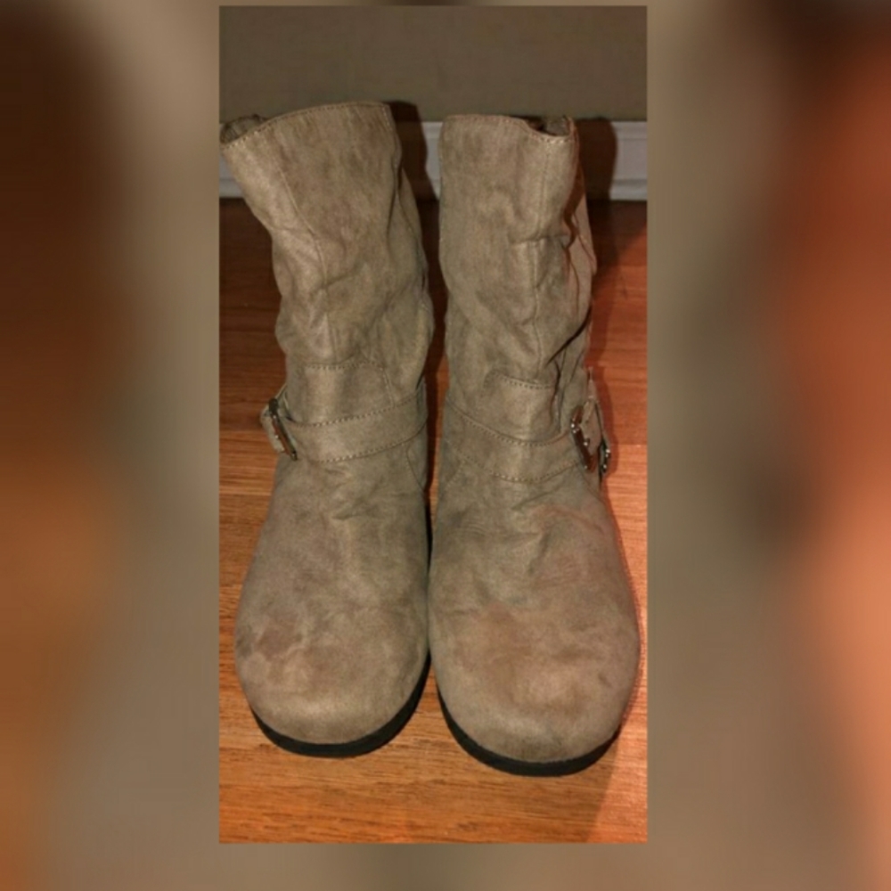 BOOTS - Picture 5 of 7